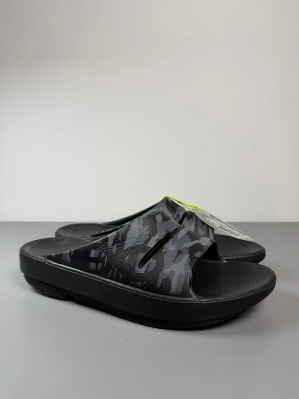 New OOFOS OOAHH Sport Slides Black Camo Recovery Slip On Sandal M7/W9 - Picture 2 of 11